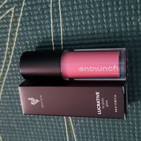 Lucrative lip Gloss - Picture 4 of 4